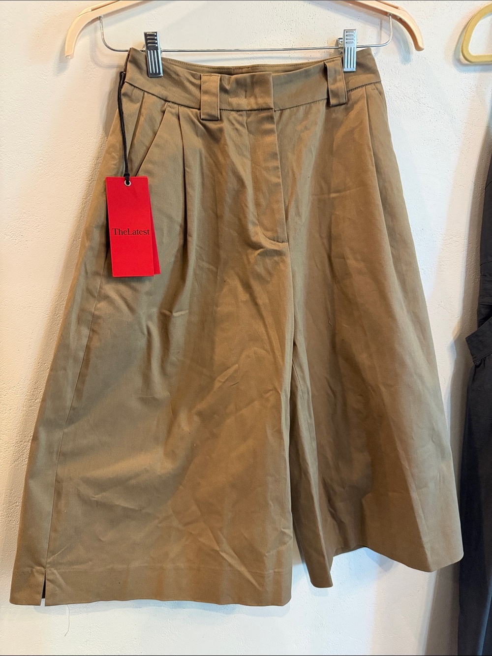The Latest Women's High-Waist Khaki Wide-Leg Shorts